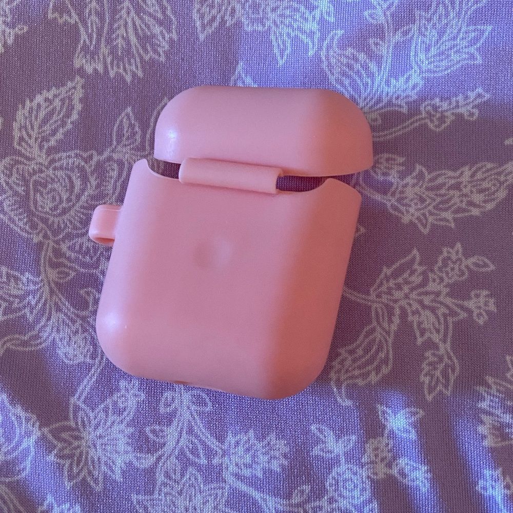 🌀First generation silicone pink AirPods Case - Picture 2 of 3